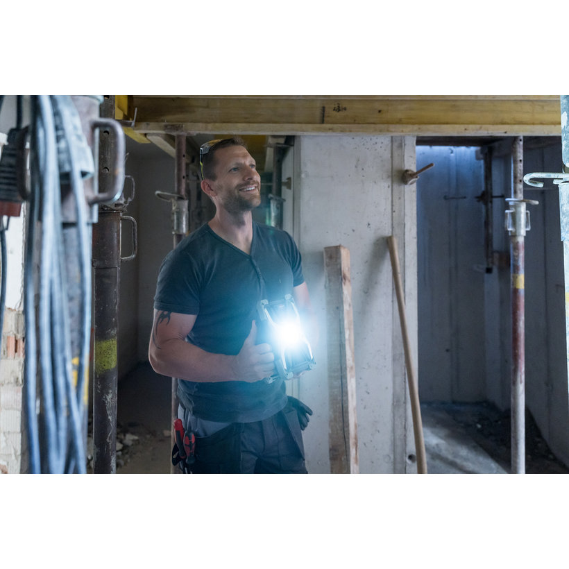 Mobil újratölthető LED reflektor RUFUS 3000 MA