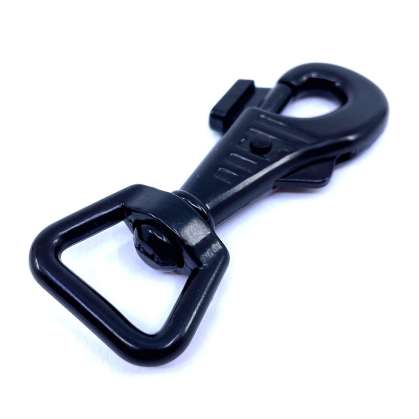 Forgó karabiner felülnyomással és biztosítékkal, fekete 82x20mm