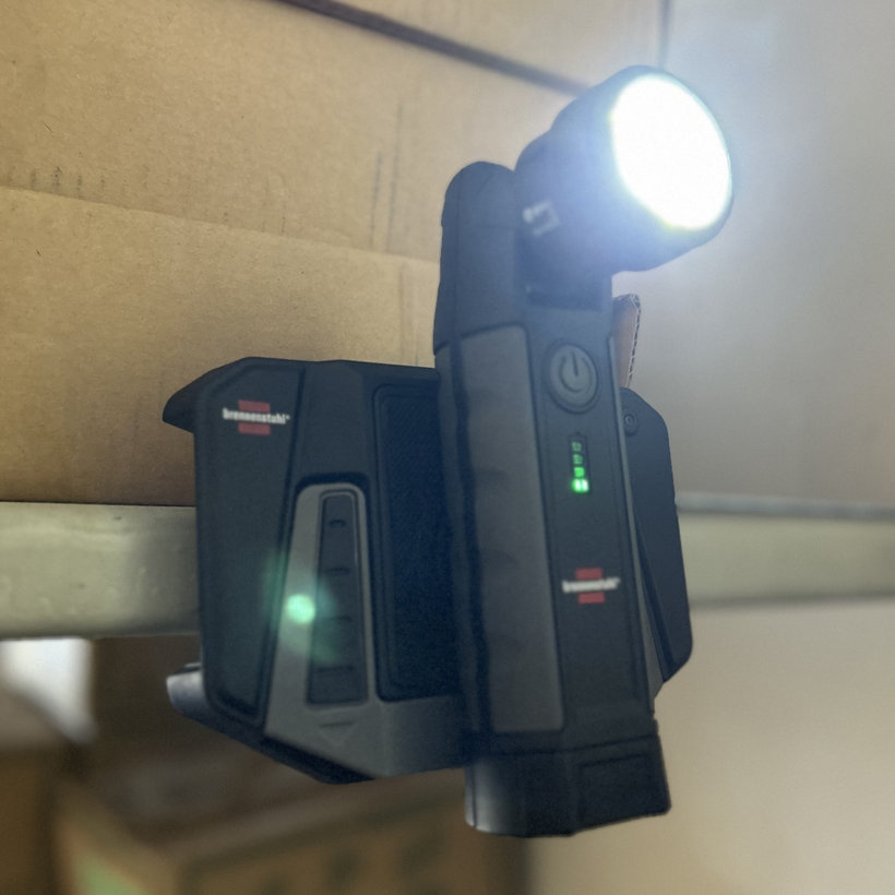 Professional újratölthető LED zseblámpa TL1000 ACW, 1000lm IP54