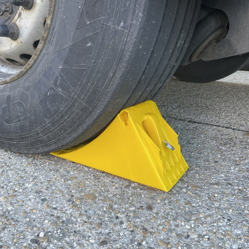 Kerék alá való kitámasztó ék 415 mm