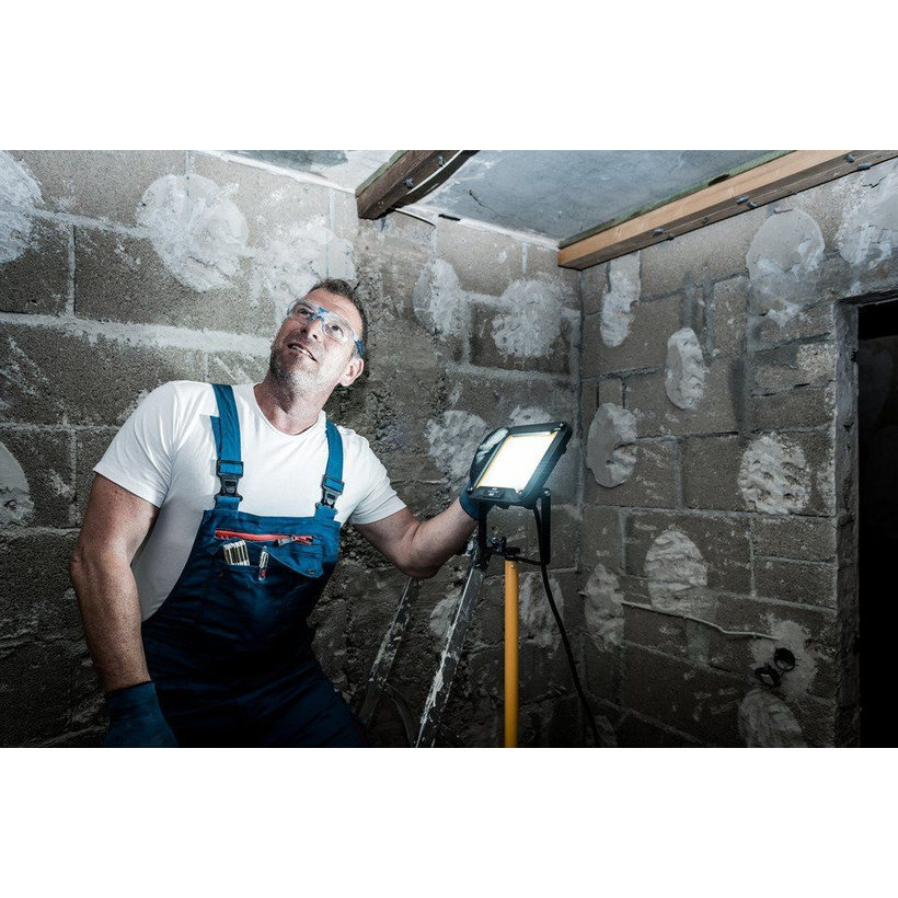 Háromlábú LED reflektor JARO