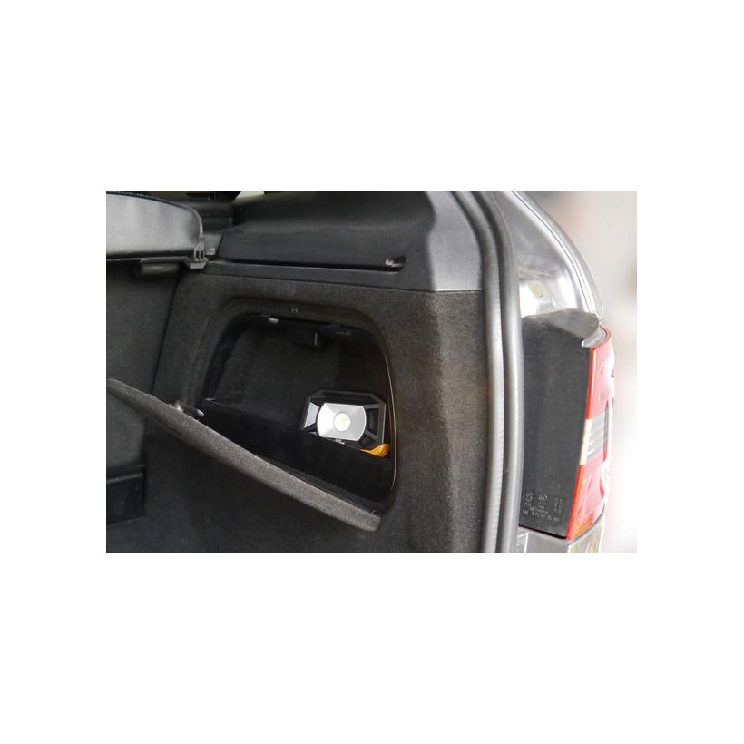 Mobil LED-es akkumulátoros reflektor PF 1000 MA