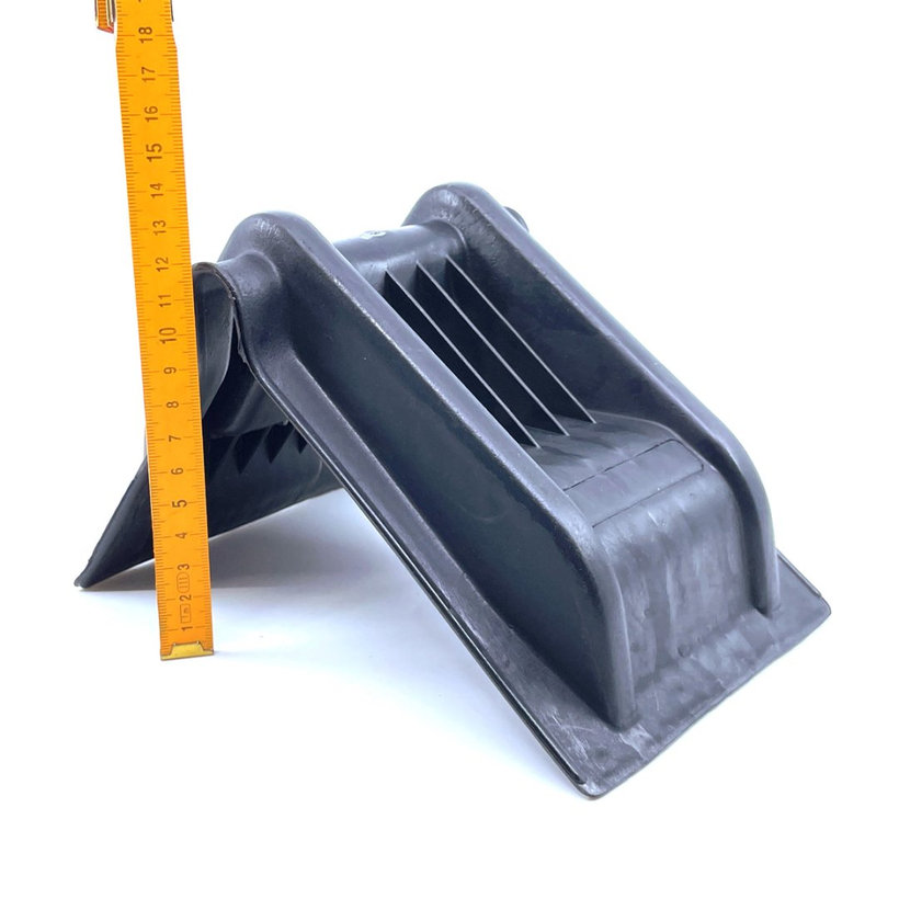 Védő műanyag sarok 215x140x135mm