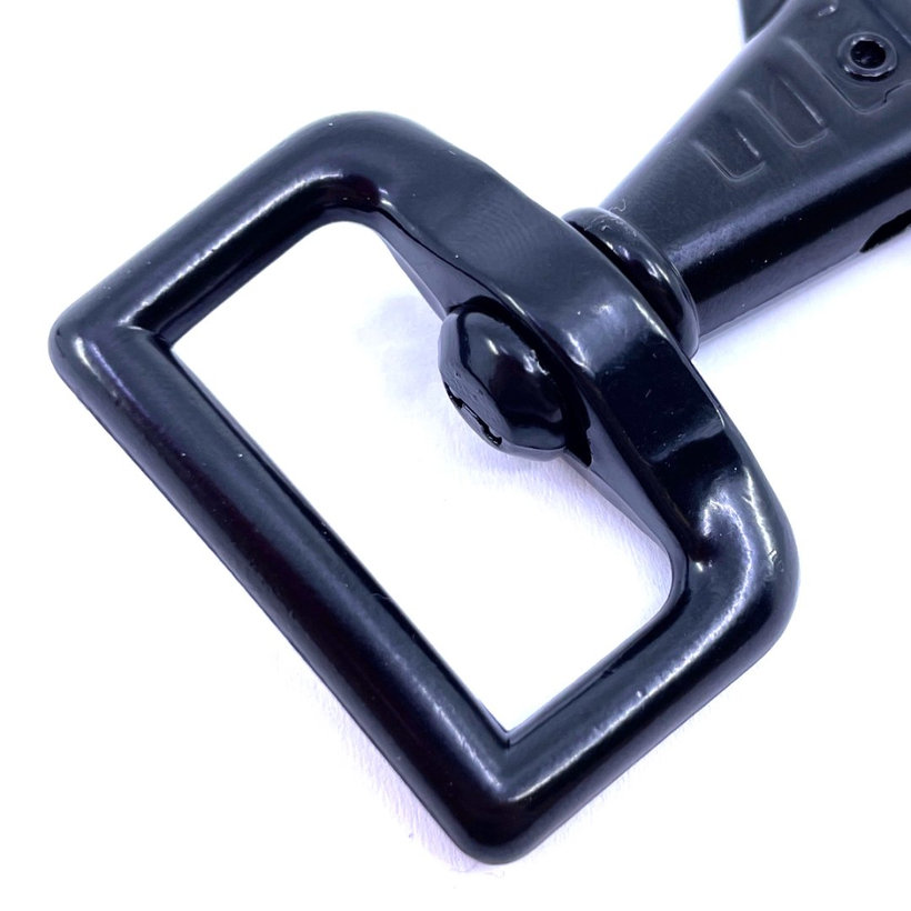 Forgó karabiner felülnyomással és biztosítékkal, fekete 84x25mm