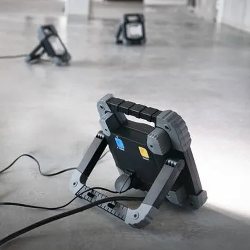 TORAN hordozható LED reflektor