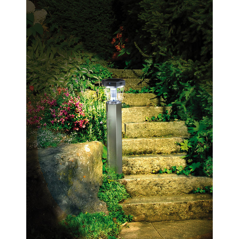 Szolár lámpa a járda megvilágításához