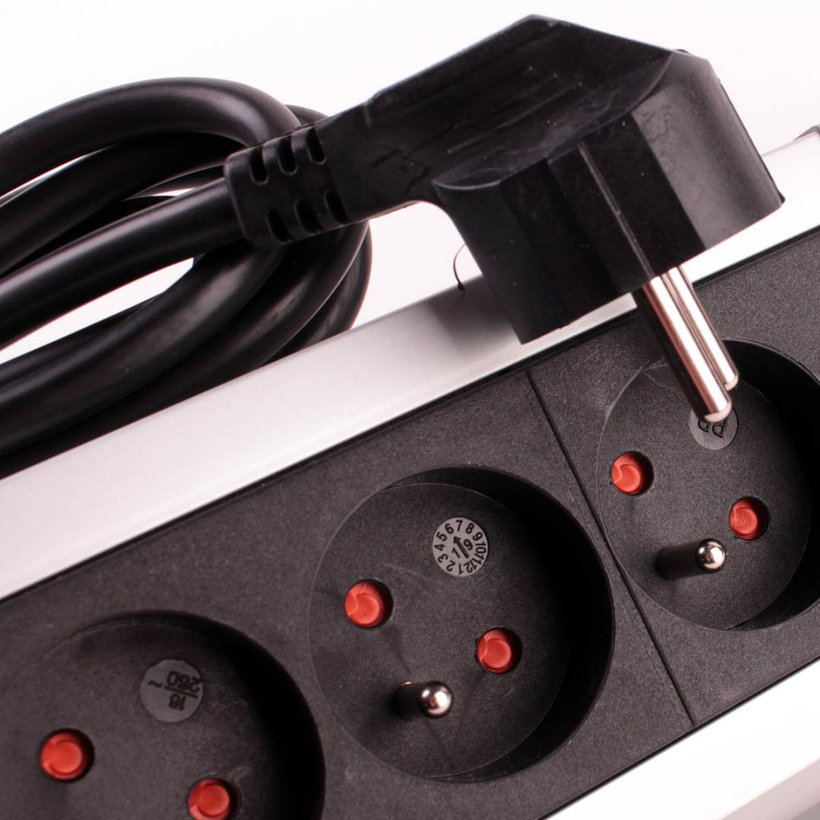 Prepäťová ochrana Office-Line 6 zásuvková čierna