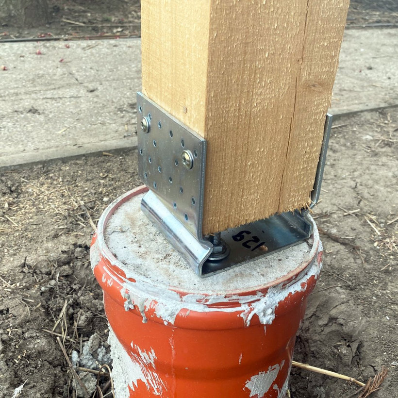 Oszlop talp U alakú roxor nélkül 61x60x150mm