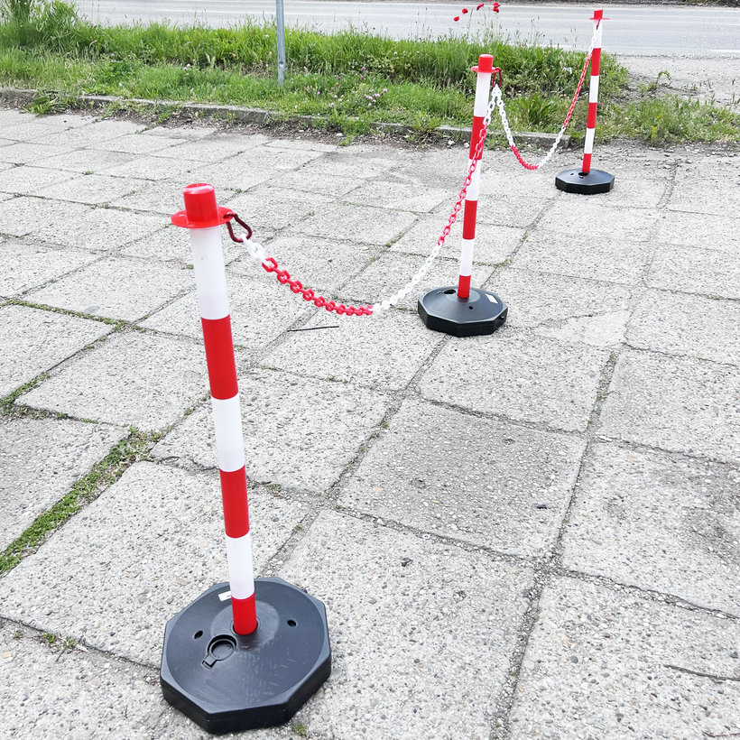 Tartóoszlop jelzőlánchoz piros-fehér 90cm