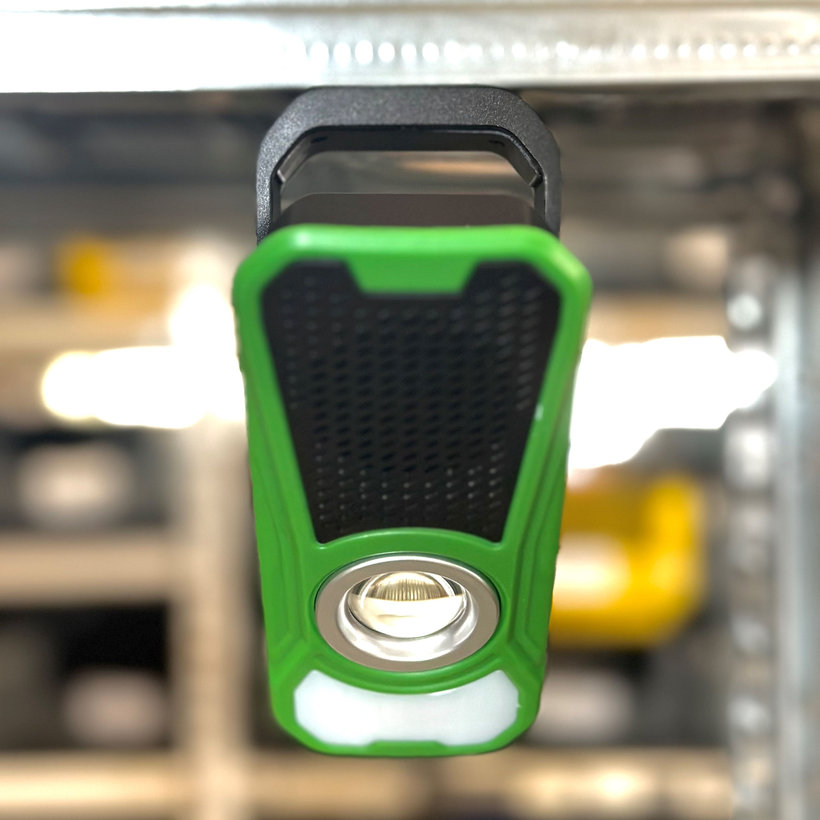 Akkumulátoros kézi LED lámpa Bluetooth hangszóróval