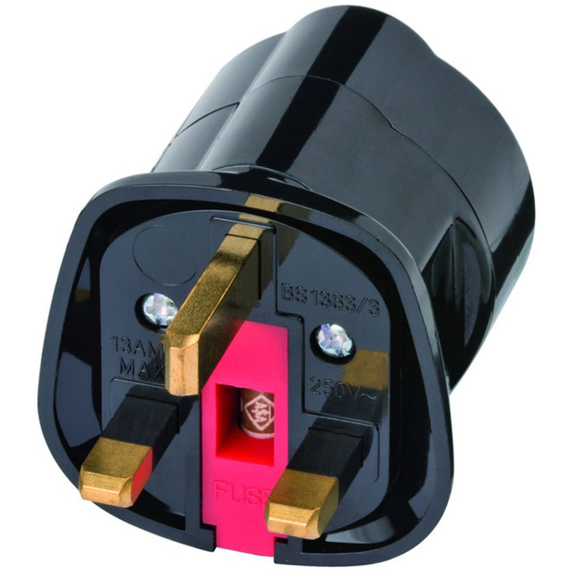 EU utazó adapter / dugóadapter Nagy-Britanniához 7x5cm