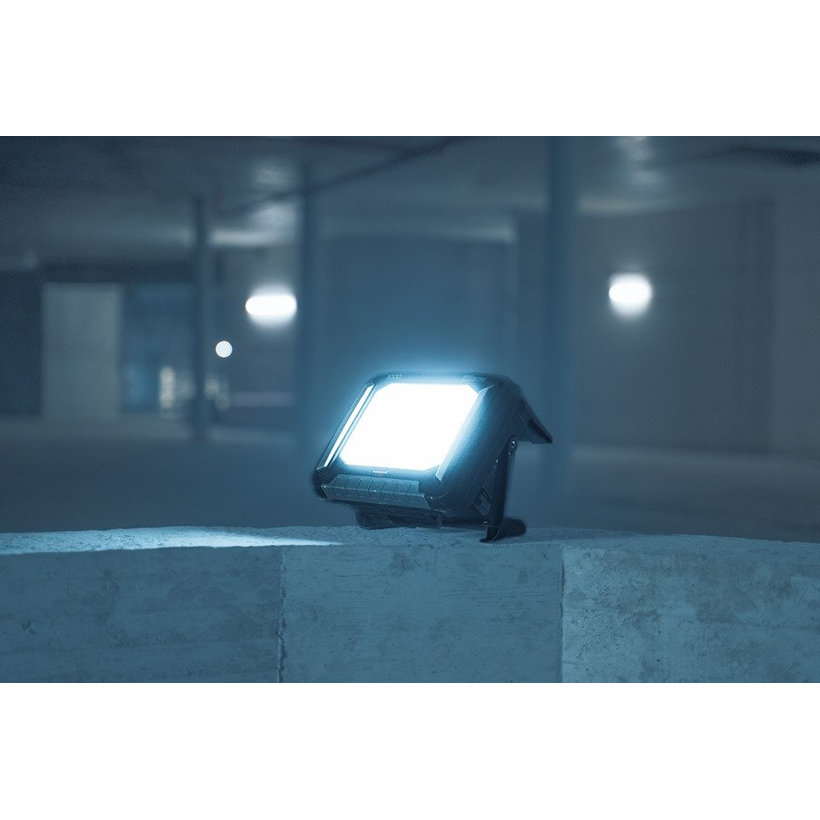LED reflektor akkumulátoros