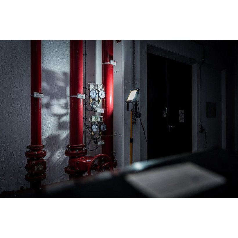 Háromlábú LED reflektor JARO