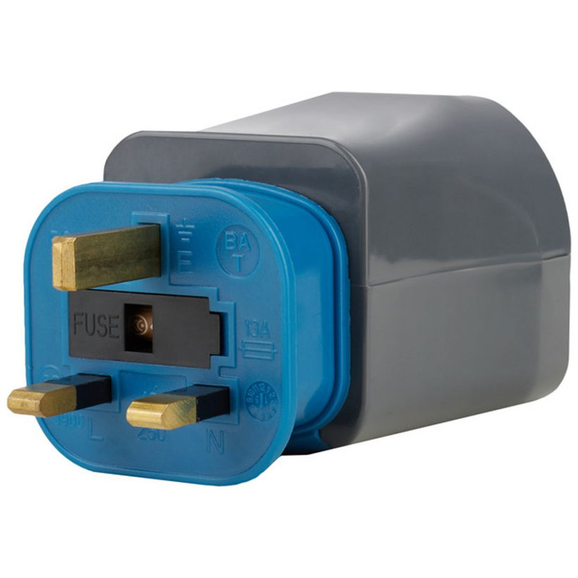 Világutazó dugó 7-adapter 10A