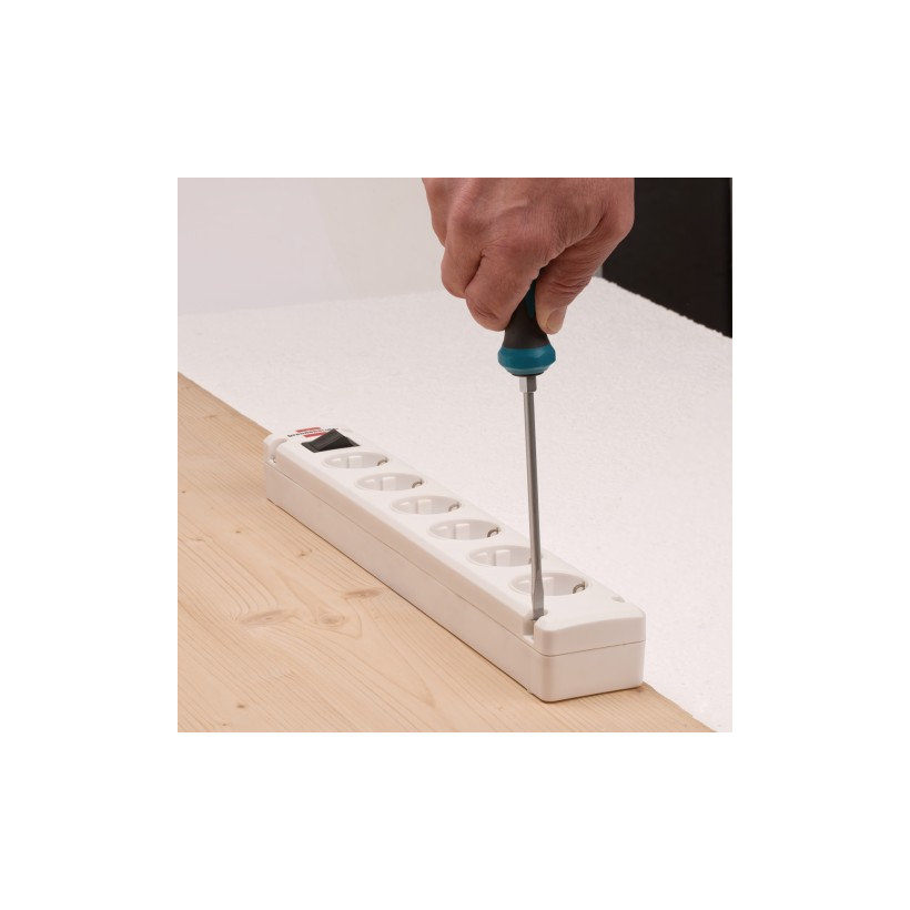 BREMOUNTA hosszabbitókábel 4 aljzattal és kapcsolóval, fehér 1,5m