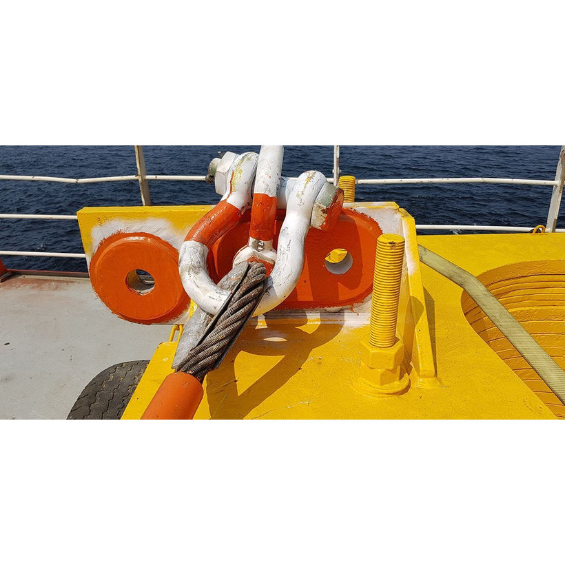 Kengyel szilárd D alakú, csavarral 0,75T