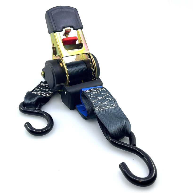 Önbehúzódó szorítószalag /gurtni/ visszahúzóval és kampókkal 3M