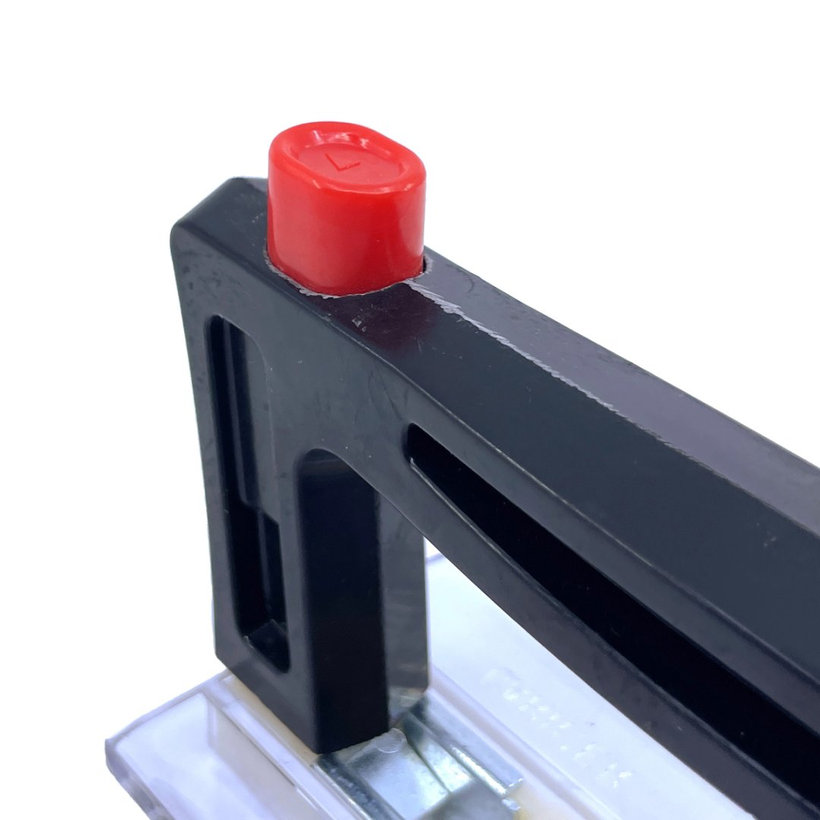 Késes biztosító kezelő fogó